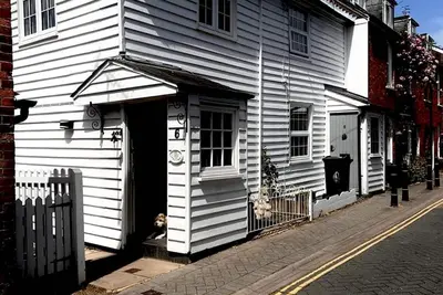 Bridewell Cottage in the heart of Tenterden - Pass The Keys