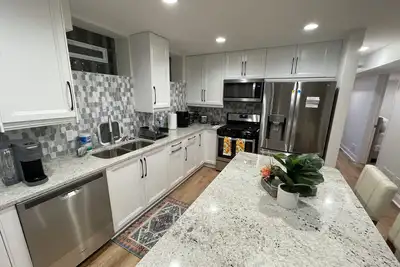 Image de Oasis Luxe Suite—Steps from Mayo Clinic Hospital