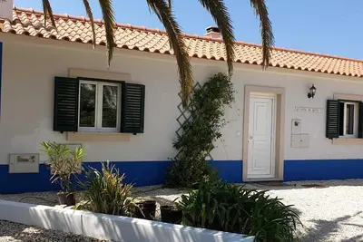 Peaceful family retreat by the pool, only minutes away from the beach