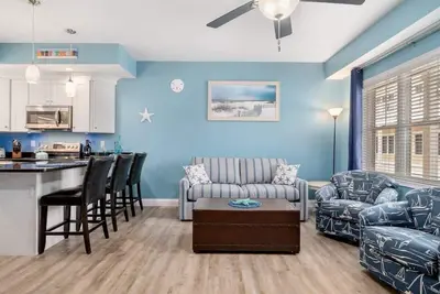 Harbor Hideaway 1 Block to Beach Ac