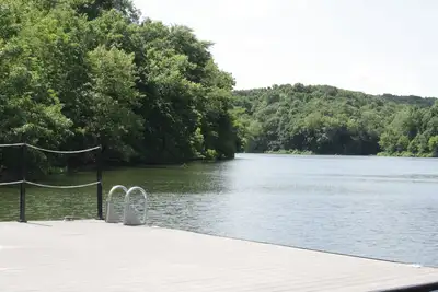 Image de Log Home on Beaver Lake, Big Views, Big Fun! !