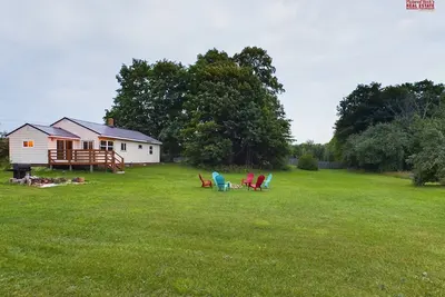Image de Quiet Country Setting, Close to Trails