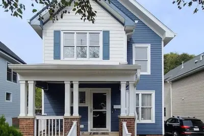 Image de Minutes from Downtown and Convention Center with Private Fenced Yard