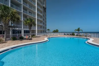 Image de Beautiful Harbour Pointe Condo