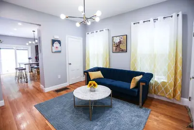 Image de Modern 2br/ Close to Boston with a lovely outdoor space