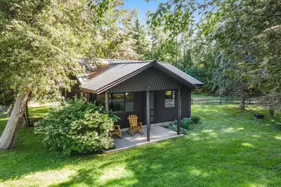 Image de Cozy, rustic log cabin on Mullett Lake #5