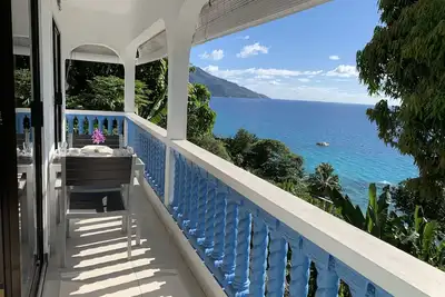 Image de Fabulous Sea View Upper Floor Private Apartment 2 minutes walk to the beach