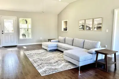 Image de Private Pet friendly 5 bedroom home — 30 minutes to Tiec — Mountain Views!