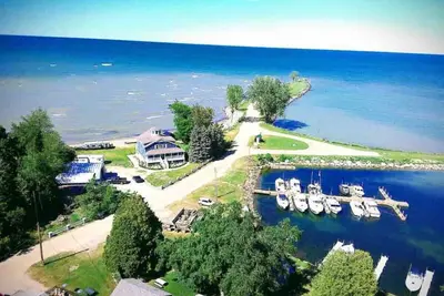 Image de Grindstone Lighthouse on Lake Huron Private Beach
