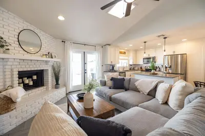 Image de The Cutest Hideaway w/ Heated Pool & Ping Pong