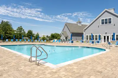 Image de Cheerful 2 Bedroom Vacation Home with Pool!