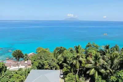Fabulous Sea View Ground Floor Private Apartment 2 minutes walk to the beach