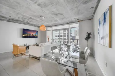 Awesome Apt at Midtown W/Pool & Free Parking