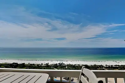 Image de Silver Shells St. Croix #1405 | Beachfront Condo!