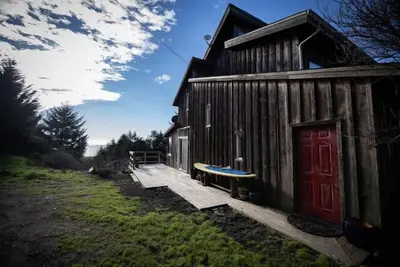 Image de Beautiful Lost Coast property with ocean views from every room.