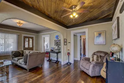 Image de Charming Midtown Bungalow - Steps to the Riverwalk! Pets Ok