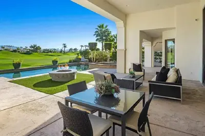 Image de Oasis on the golf course with pools and amenities