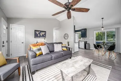 Image de Cozy on Ger-Maine St. 1 Mile From Downtown Apex