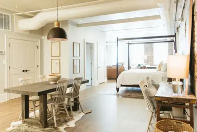 Image de Blue Suede Shoes Suite