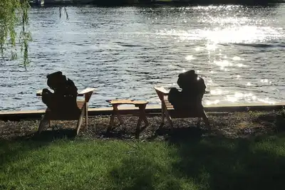 Image de Charming Lakefront Private Suite