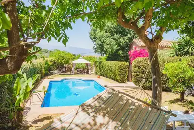 Cubo's Casa Rural El Nogal \/ piscine privée \/ jardins \/ idéal pour les familles