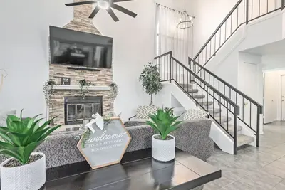 Image de Your Home Away! Offering free heated pool! Close to almost everything!