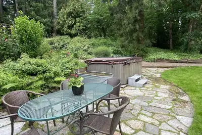 Image de Cozy studio w/hot tub & farm animals min to town