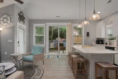 Image de Condo with Private Hot Tub! Dogs ok! Short walk to beach, comm. Pool