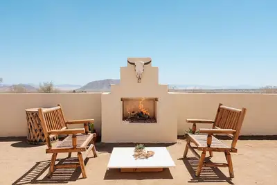 Image de Find renewal in the high desert magic of Moonstone Adobe