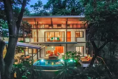 Image de Brand New 3 Bedroom Beachwalk - Casa Girasol