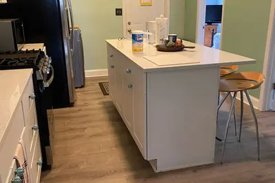 Image de 3 bedroom- Great Location-Close to Transportation & Downtown