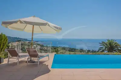 Image de Villa de 8 personnes avec vue panoramique à proximité de la plage