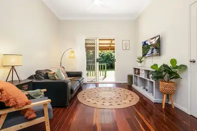Image de 2br Cottage on 1 Acre. Air Con & King Beds.
