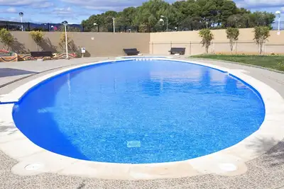 Image de Agréable appartement avec piscine, Wifi, climatisation, Tv, terrasse, animaux admis et parking