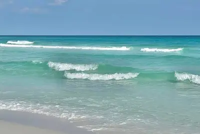 Image de Gulf of America Beach Front Condo in Destin Florida with Pool Hot Tub Sleeps 6