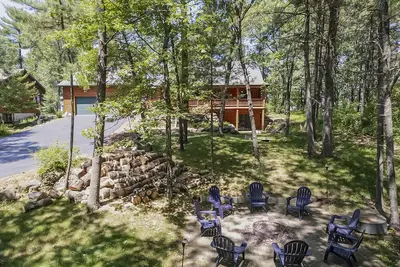 Image de Peace And Quiet     Sand Valley    Spacious log home with tranquil lake view
