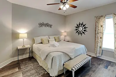 Image de 6031 backs up to pool sleeps 10 patio and deck