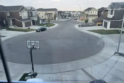 Image de 3 Bedroom Luxury Court Home in Nolan Hill