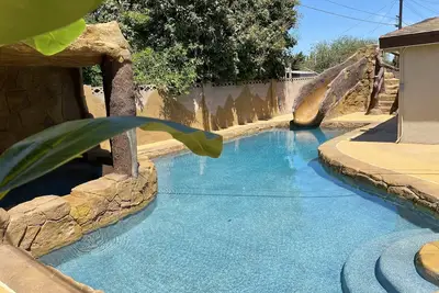 Image de Near Disneyland And Convention Center 6 Bedroom 3 Bathroom