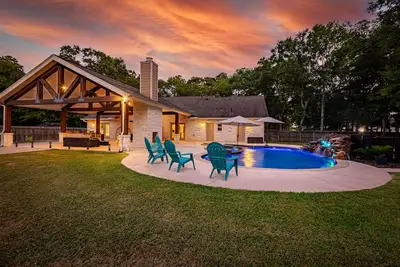 Image de 1-LvL Family Paradise, 2 King Suites, Pool, Huge Covered Patio, Yard, Od Kitchen