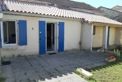 Image de Petite maison calme à la campagne