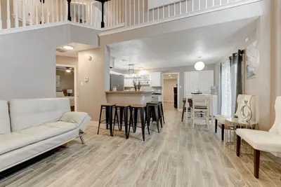 Image de Cozy 7 bedroom Home in the heart of Texas; 2 master bedroom suites on 1st level!