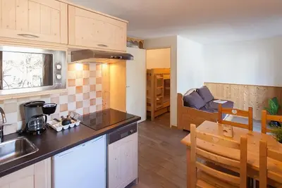 Studio Rénové au Pied des Pistes à Briançon avec Balcon et Wifi Gratuit