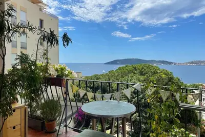 Image de Appartement vue mer avec terrasse, 3ch. à 200m plages du Mourillon