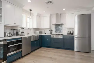 Image de Penthouse with Private Roofdeck on Plymouth Harbor