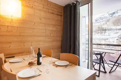 Image de Appartement rénové au pied des pistes · Casier à skis · Animaux acceptés