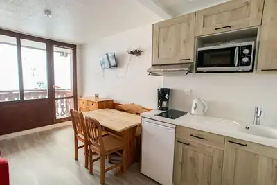 Image de Studio lumineux ski-aux-pieds avec balcon, animaux acceptés