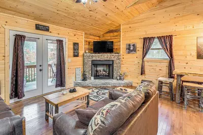Image de Fireside Gatherings: Smoky Mtn Cabin Hideaway!