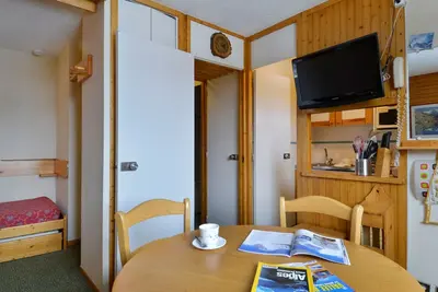 Image de Studio fonctionnel au pied des pistes pour 3/4 pers, balcon, séjour divisible