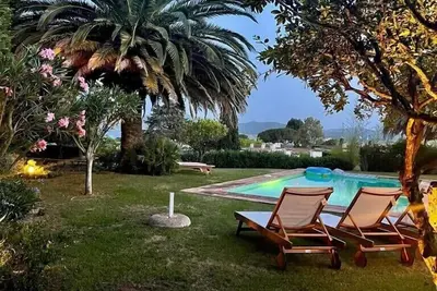 Image de Villa vue mer avec accès direct à la plage privée de Beauvallon